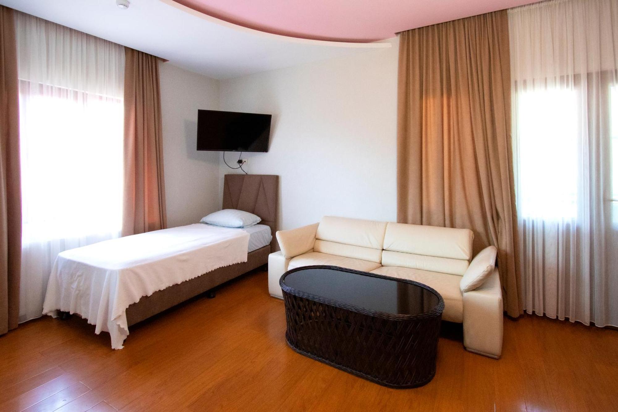 Hotel Smile Kobuleti Εξωτερικό φωτογραφία